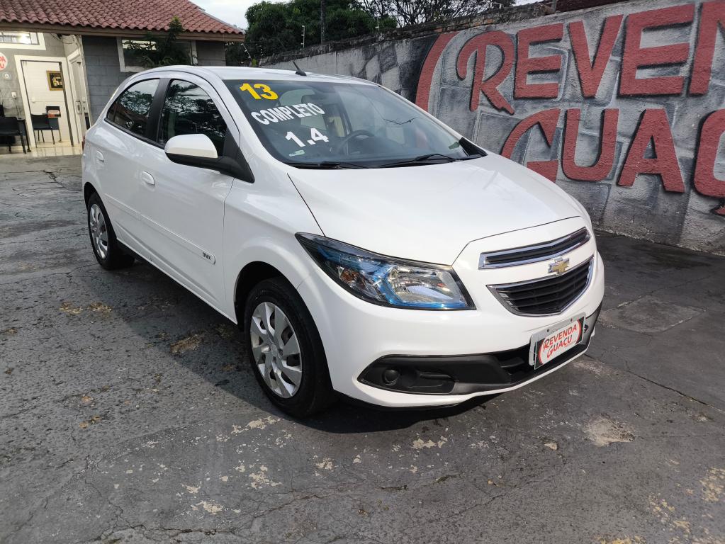 CHEVROLET Onix Hatch - Foto