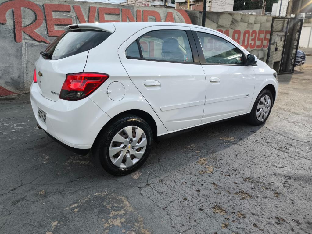 CHEVROLET Onix Hatch - Foto