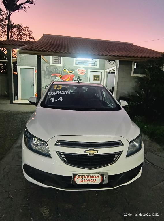 CHEVROLET Onix Hatch - Foto
