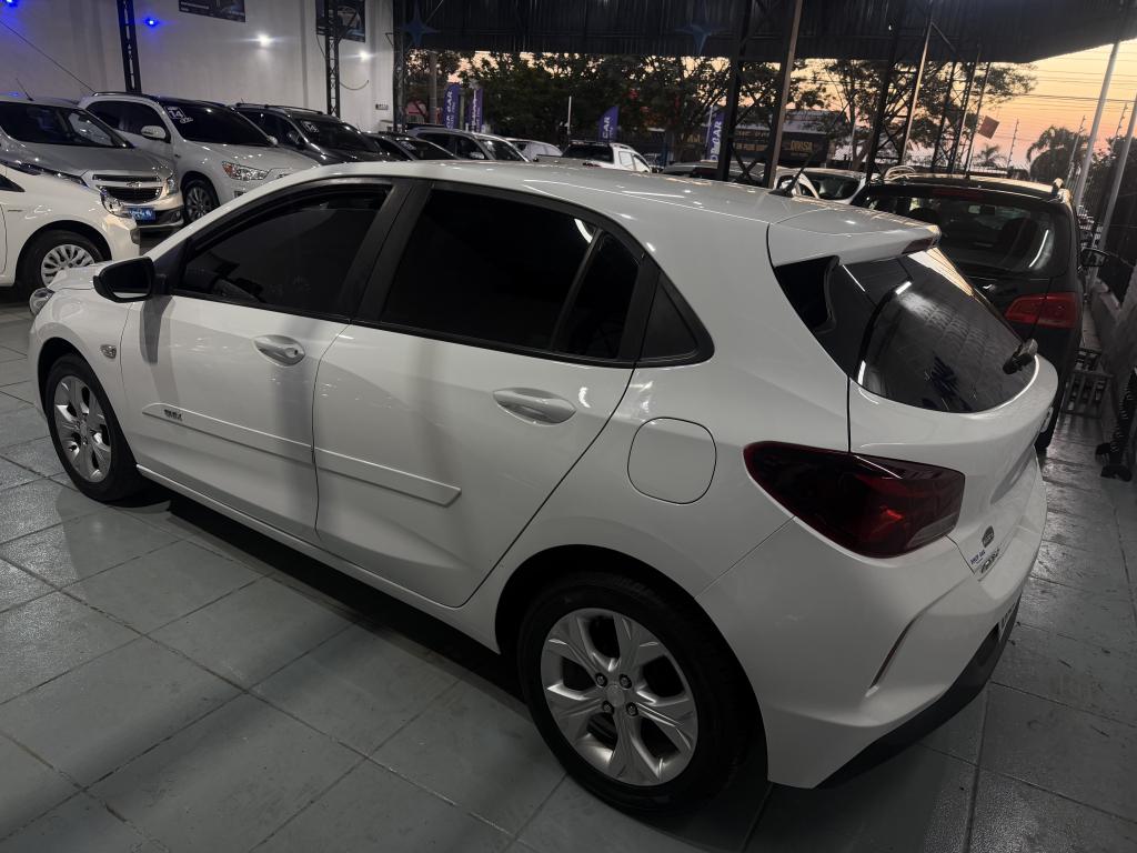 CHEVROLET Onix Hatch - Foto
