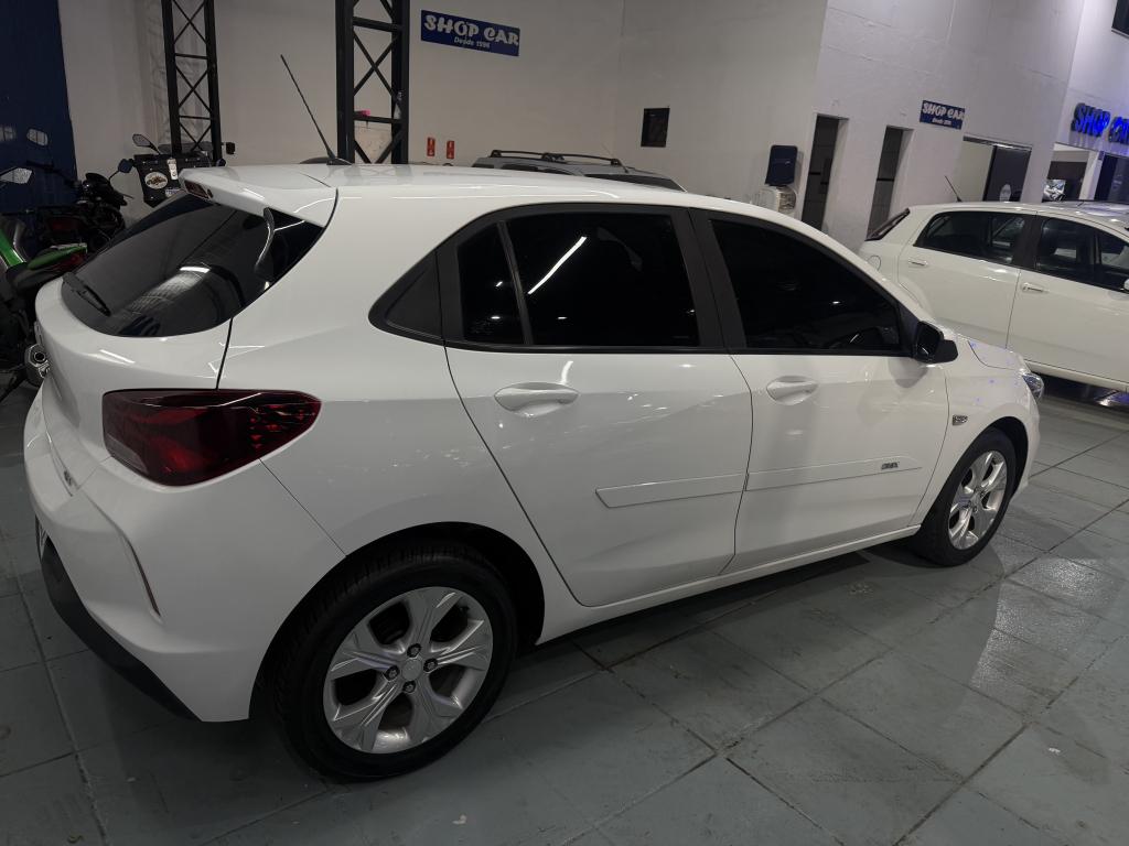 CHEVROLET Onix Hatch - Foto