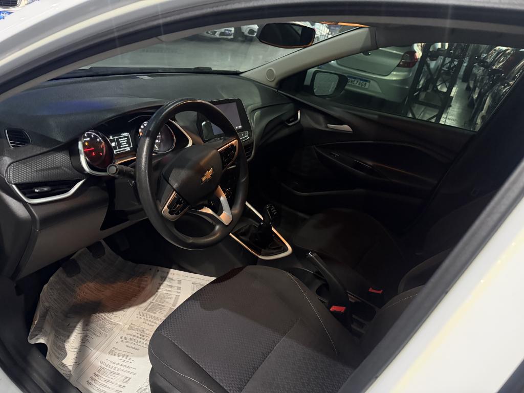 CHEVROLET Onix Hatch - Foto