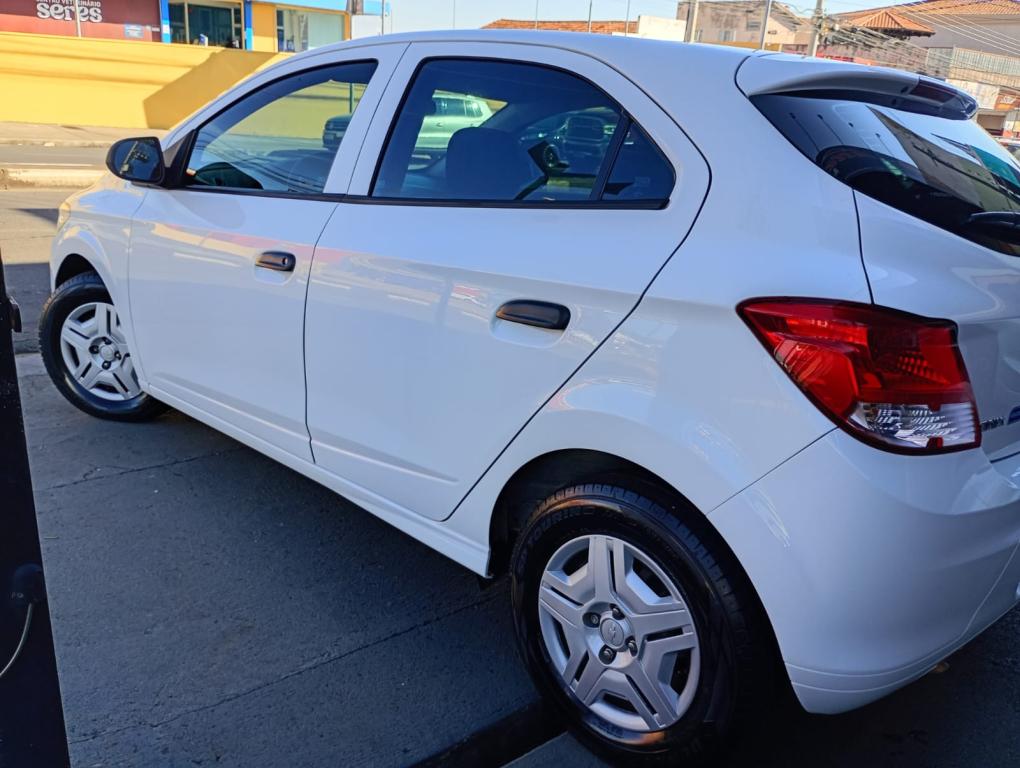 CHEVROLET Onix Hatch - Foto