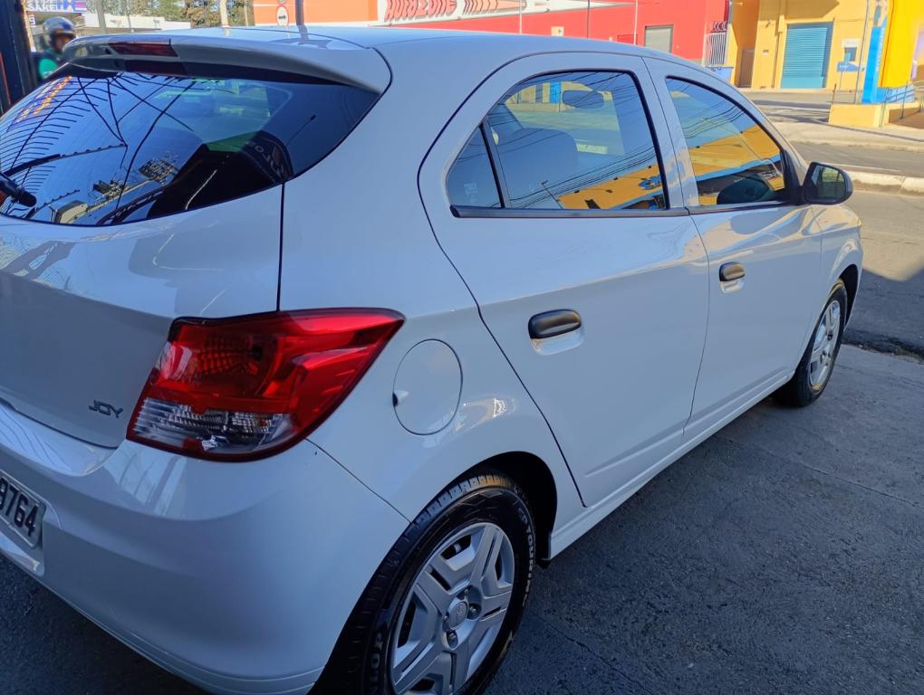 CHEVROLET Onix Hatch - Foto