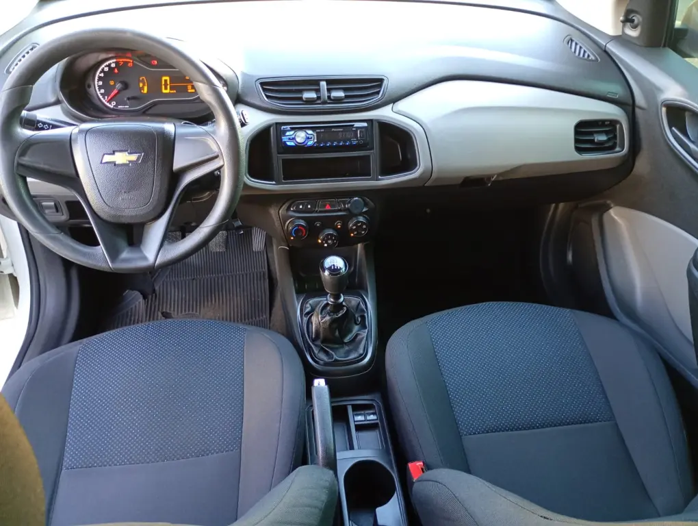 CHEVROLET Onix Hatch - Foto