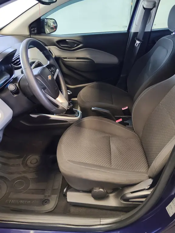 CHEVROLET Onix Hatch - Foto