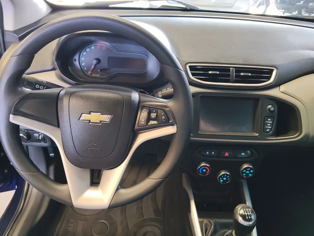 CHEVROLET Onix Hatch - Foto