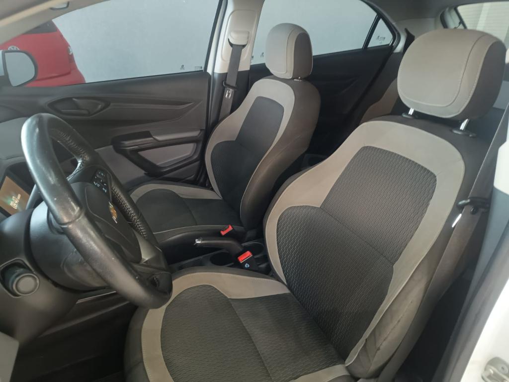 CHEVROLET Onix Hatch - Foto