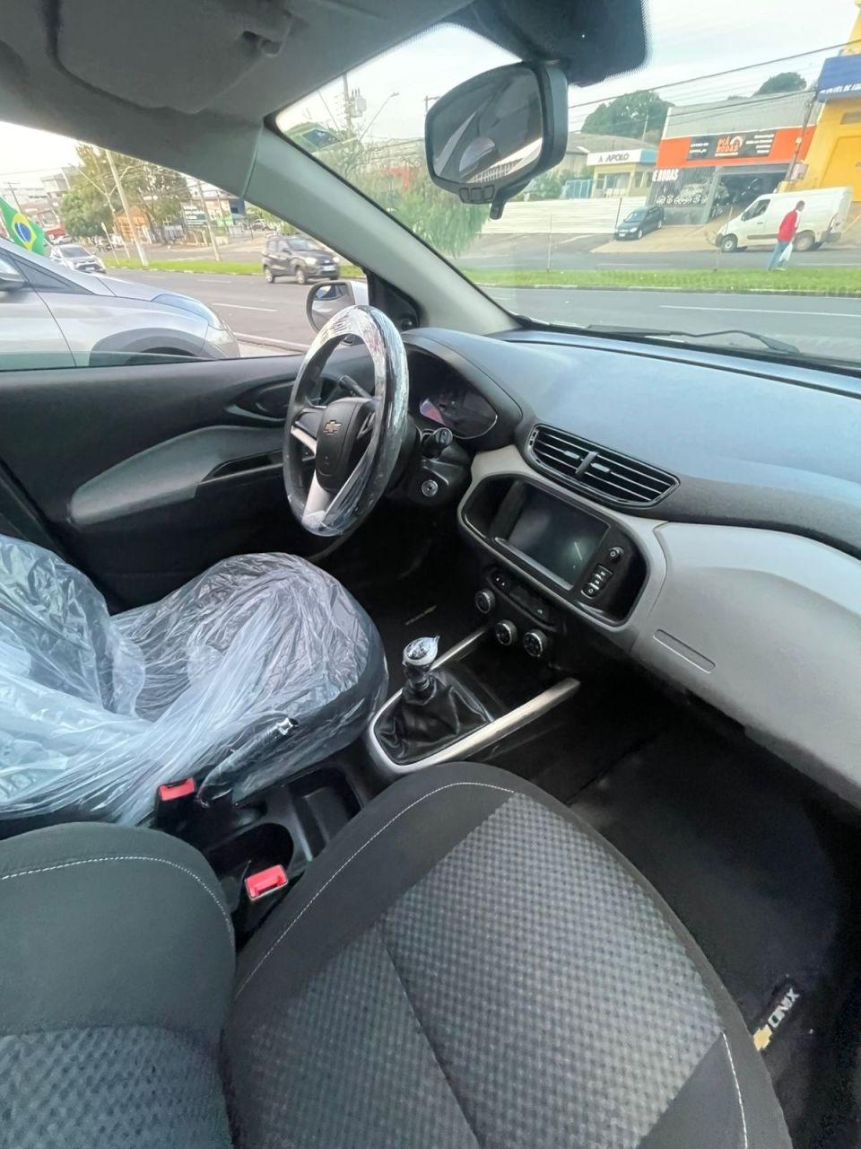 CHEVROLET Onix Hatch - Foto