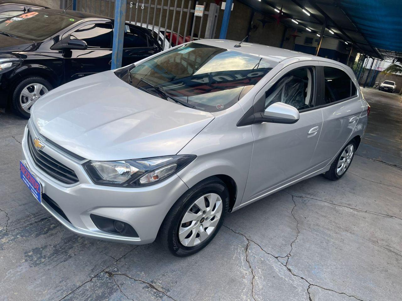 CHEVROLET Onix Hatch - Foto