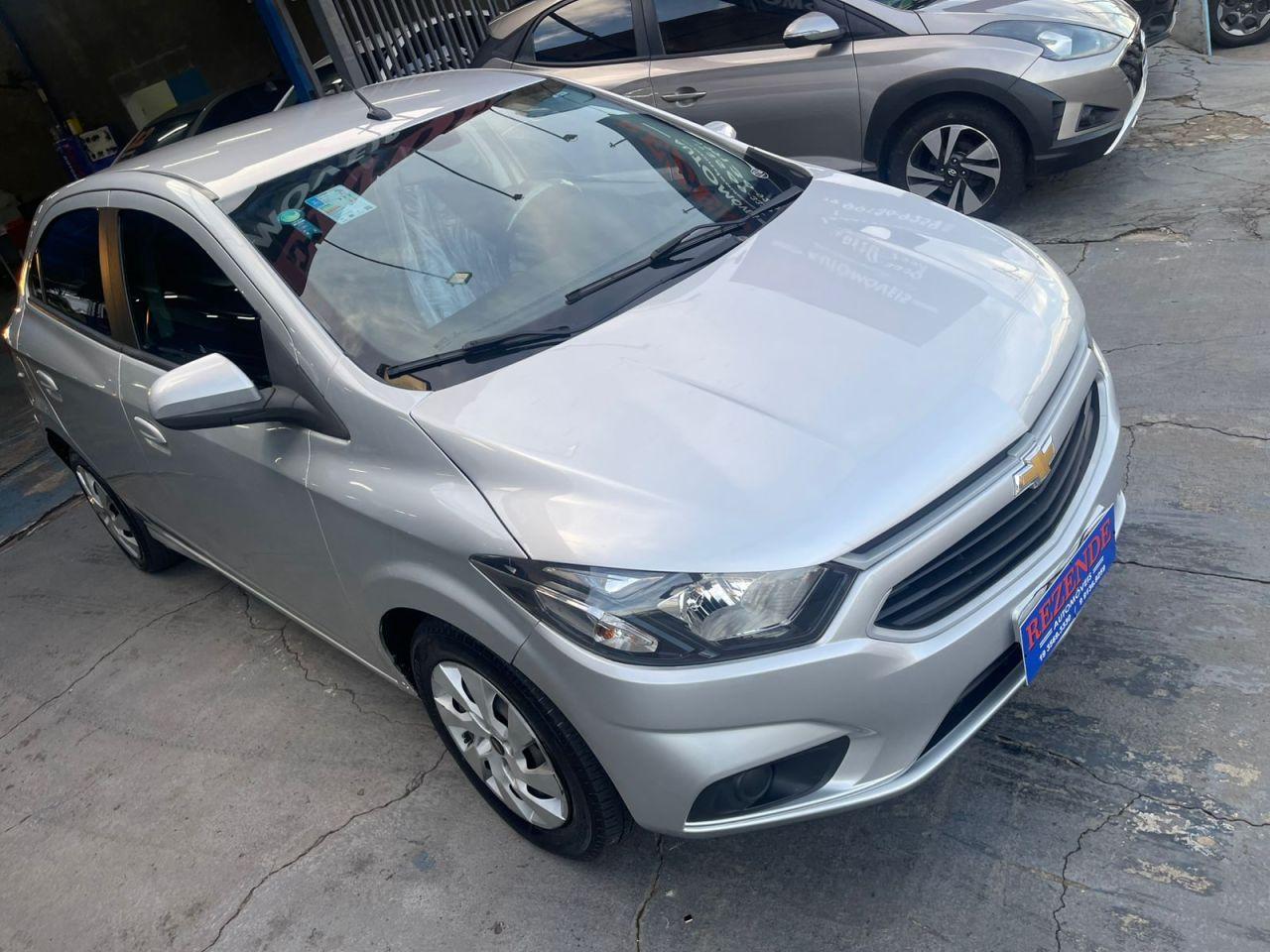 CHEVROLET Onix Hatch - Foto