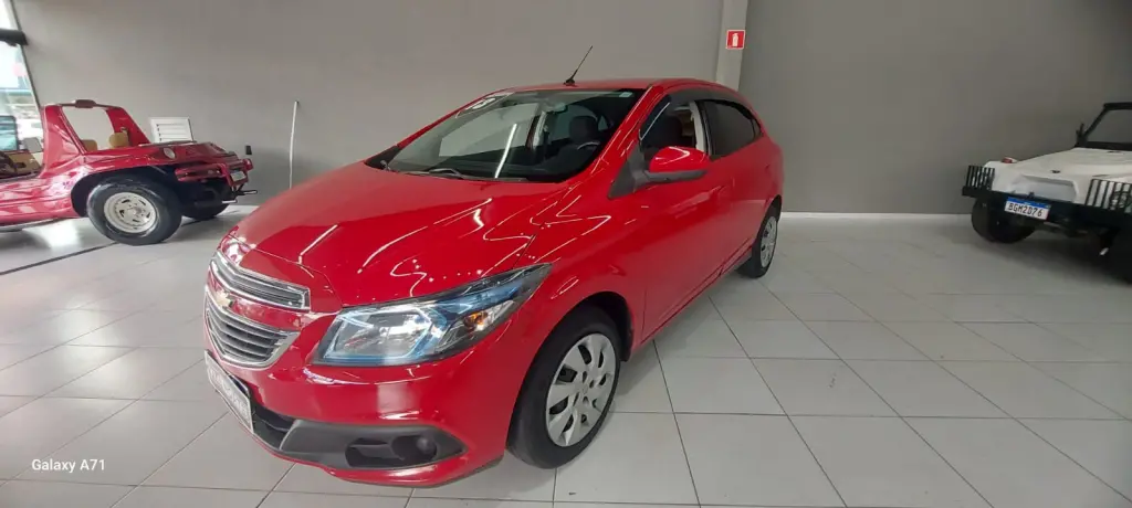 CHEVROLET Onix Hatch - Foto