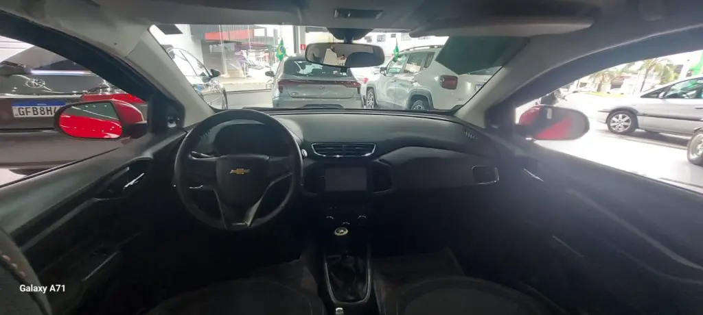 CHEVROLET Onix Hatch - Foto