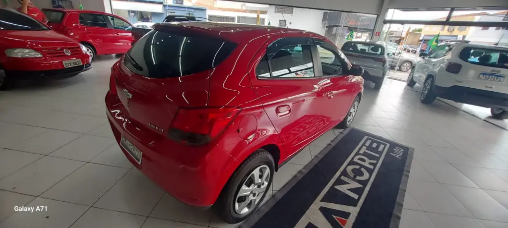 CHEVROLET Onix Hatch - Foto
