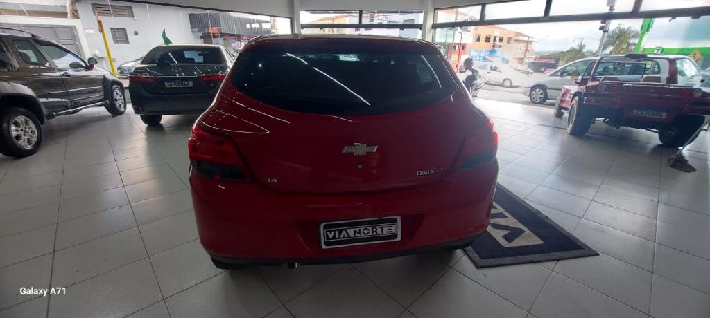CHEVROLET Onix Hatch - Foto