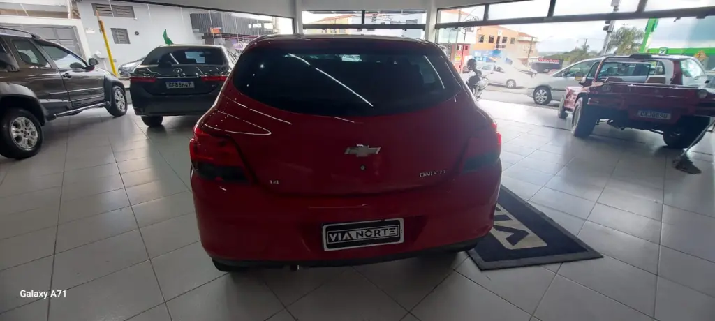 CHEVROLET Onix Hatch - Foto