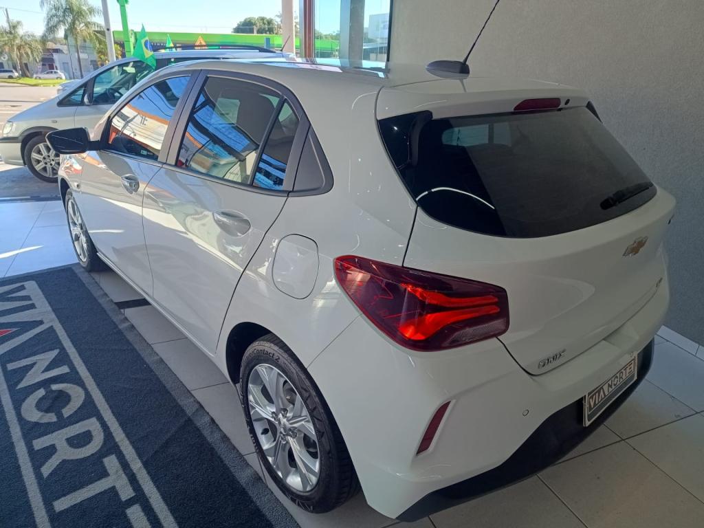 CHEVROLET Onix Hatch - Foto