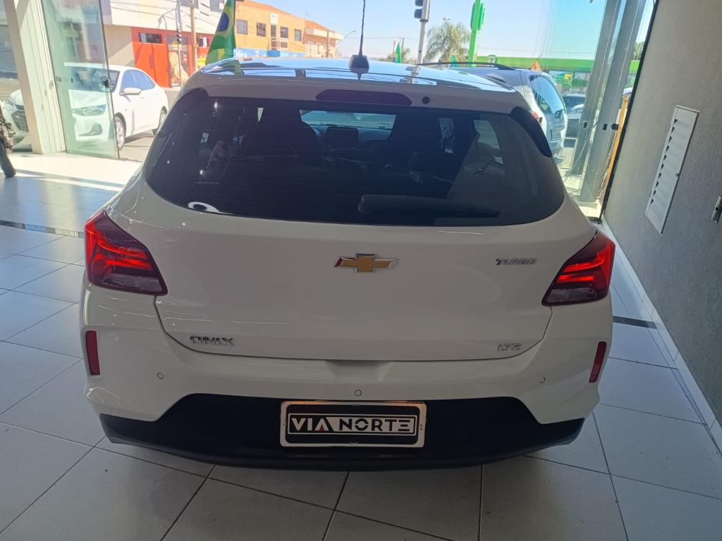 CHEVROLET Onix Hatch - Foto