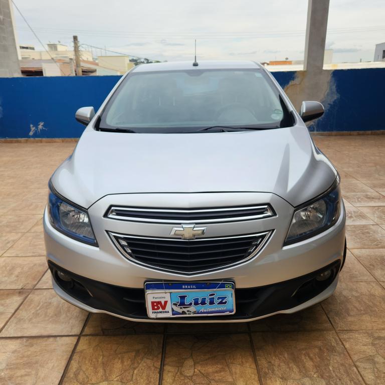 CHEVROLET Onix Hatch - Foto