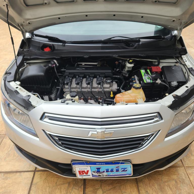 CHEVROLET Onix Hatch - Foto