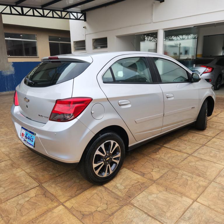 CHEVROLET Onix Hatch - Foto