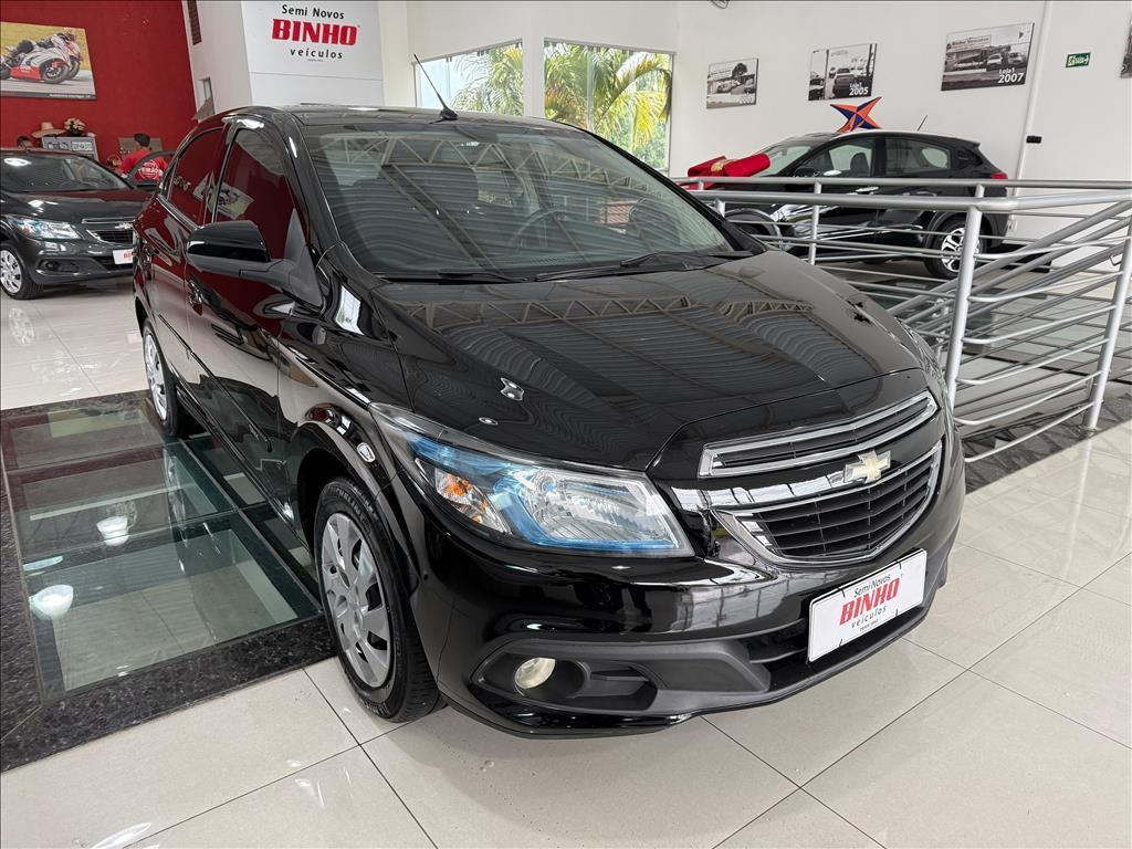 CHEVROLET Onix Hatch - Foto