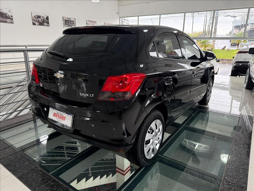 CHEVROLET Onix Hatch - Foto