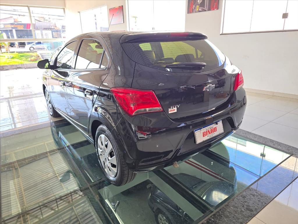 CHEVROLET Onix Hatch - Foto