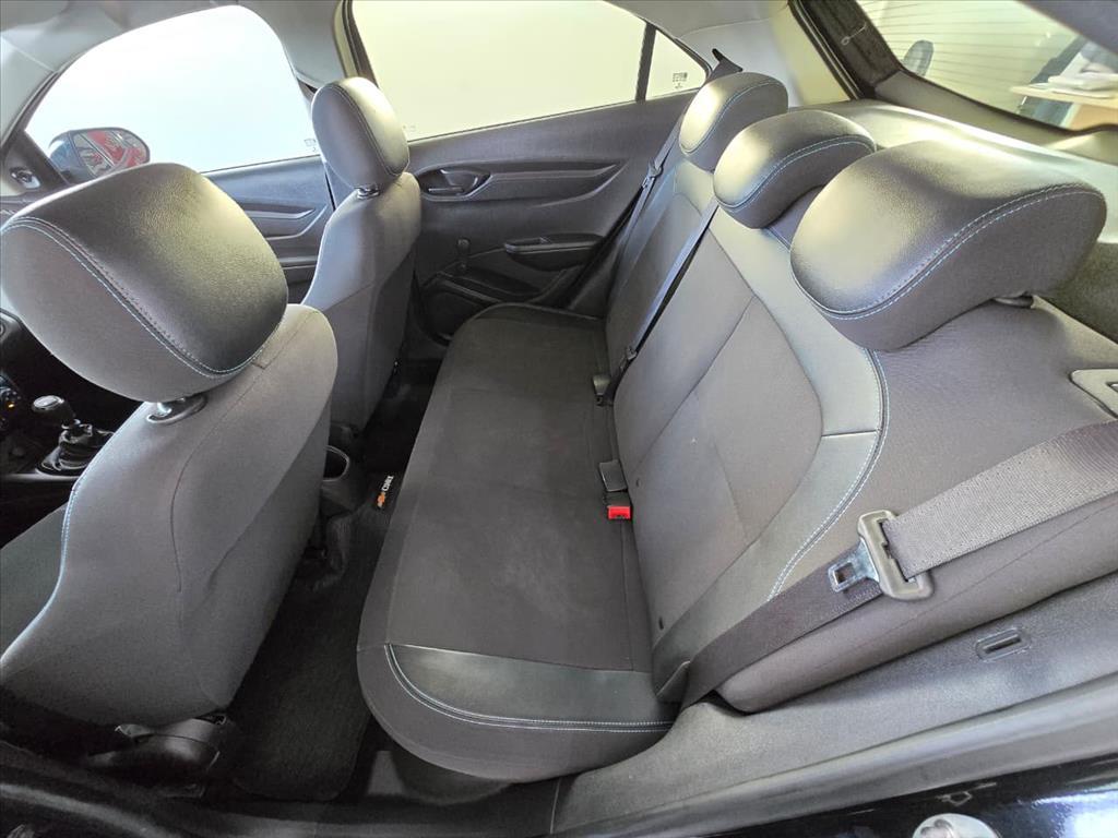 CHEVROLET Onix Hatch - Foto