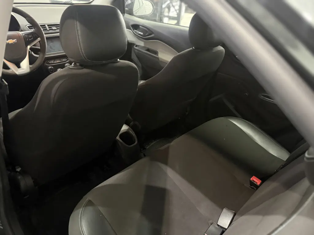 CHEVROLET Onix Hatch - Foto