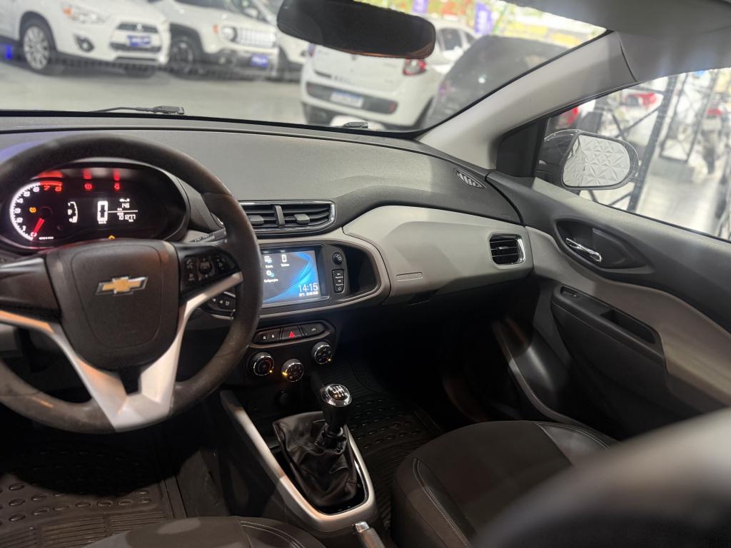CHEVROLET Onix Hatch - Foto