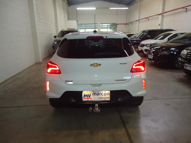 CHEVROLET Onix Hatch - Foto