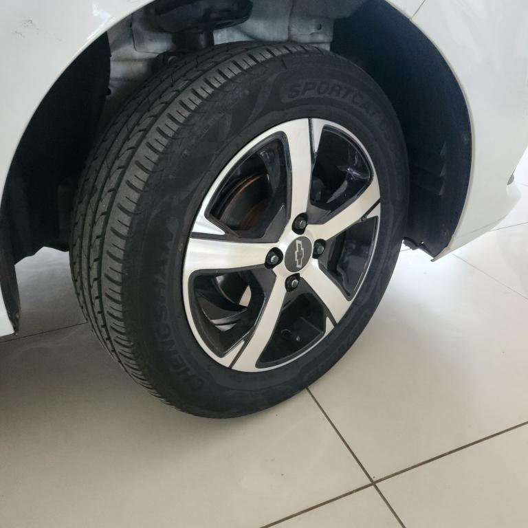 CHEVROLET Onix Hatch - Foto