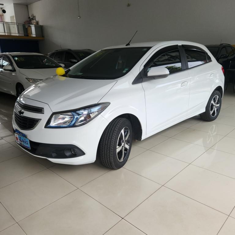 CHEVROLET Onix Hatch - Foto