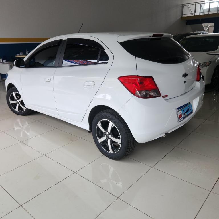 CHEVROLET Onix Hatch - Foto