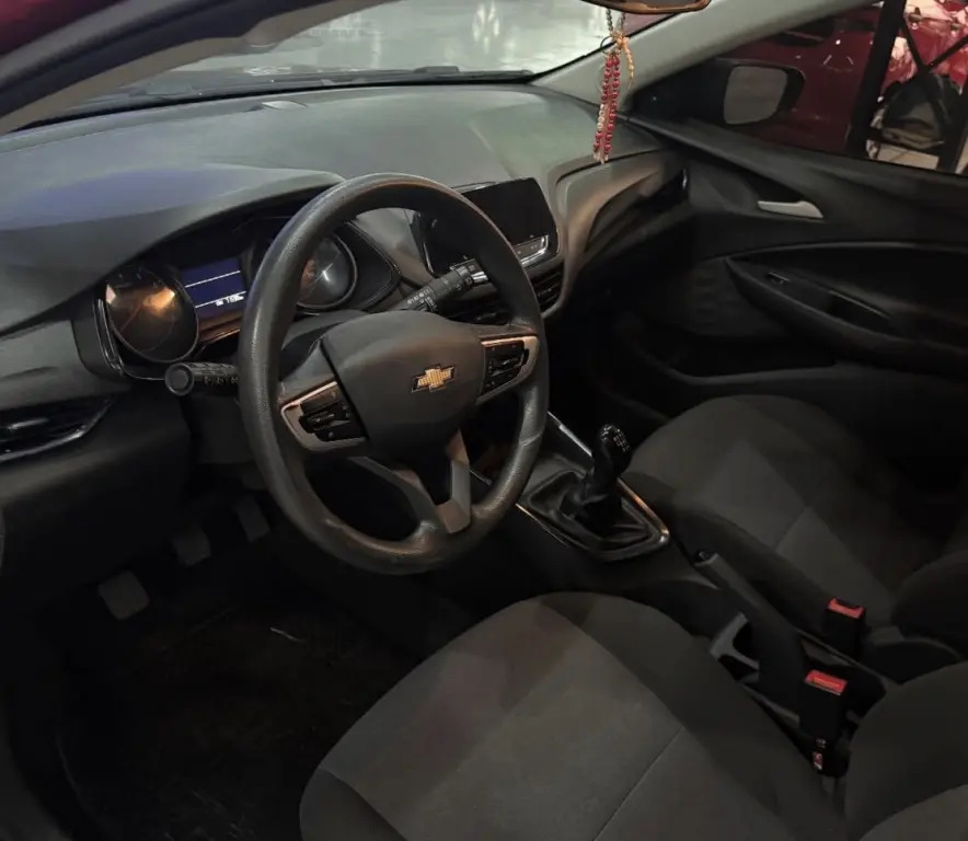 CHEVROLET Onix Hatch - Foto