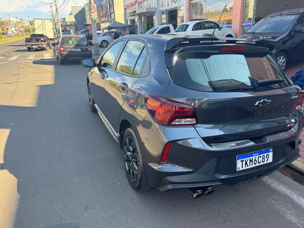CHEVROLET Onix Hatch - Foto