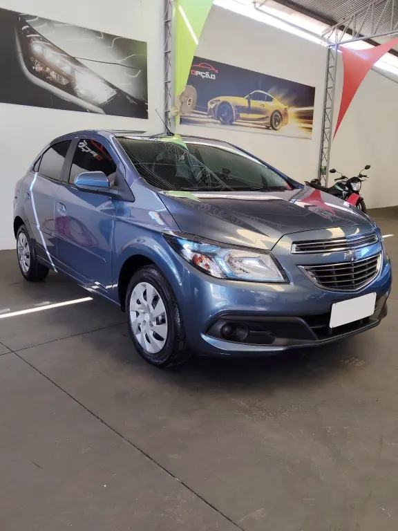 CHEVROLET Onix Hatch - Foto