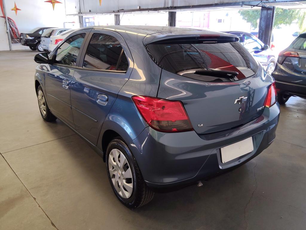CHEVROLET Onix Hatch - Foto