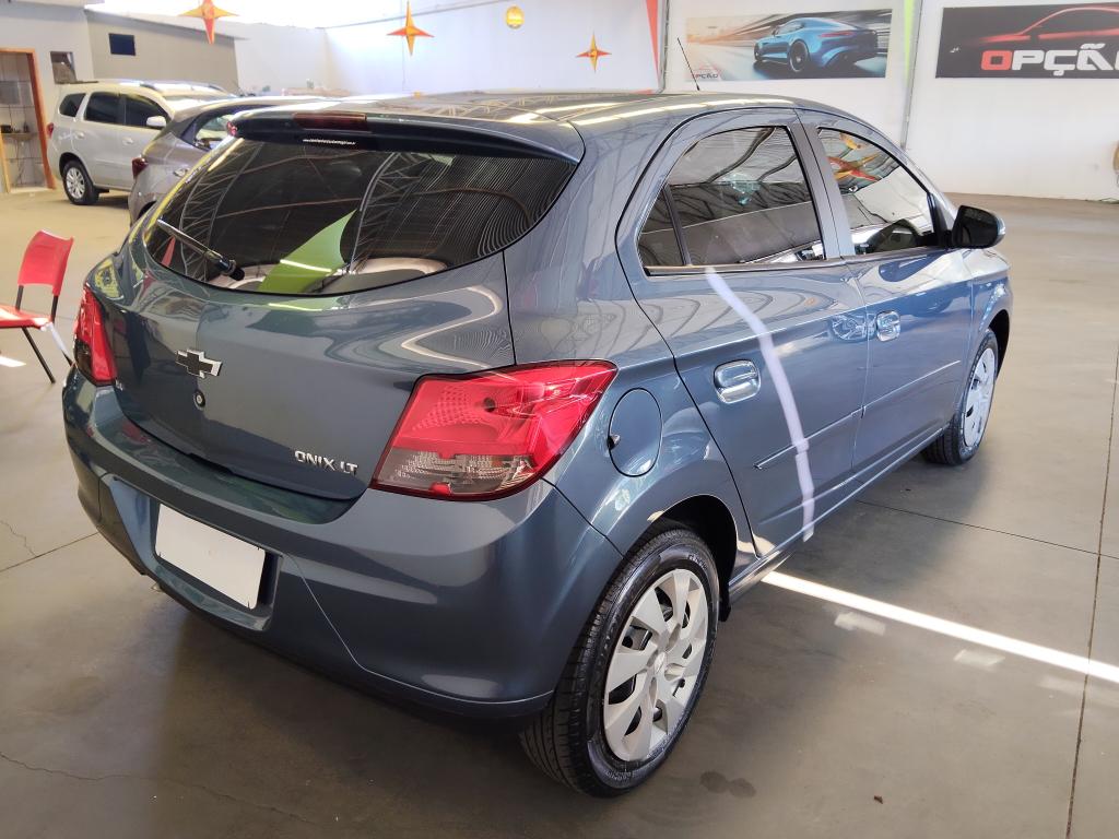 CHEVROLET Onix Hatch - Foto