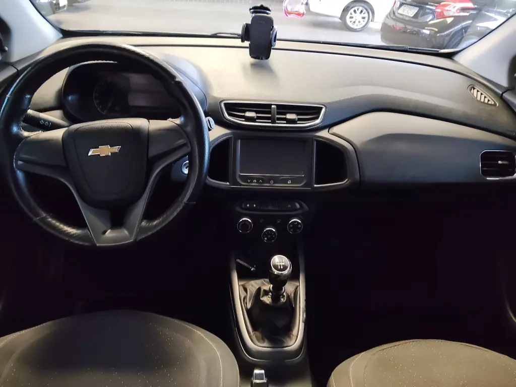 CHEVROLET Onix Hatch - Foto