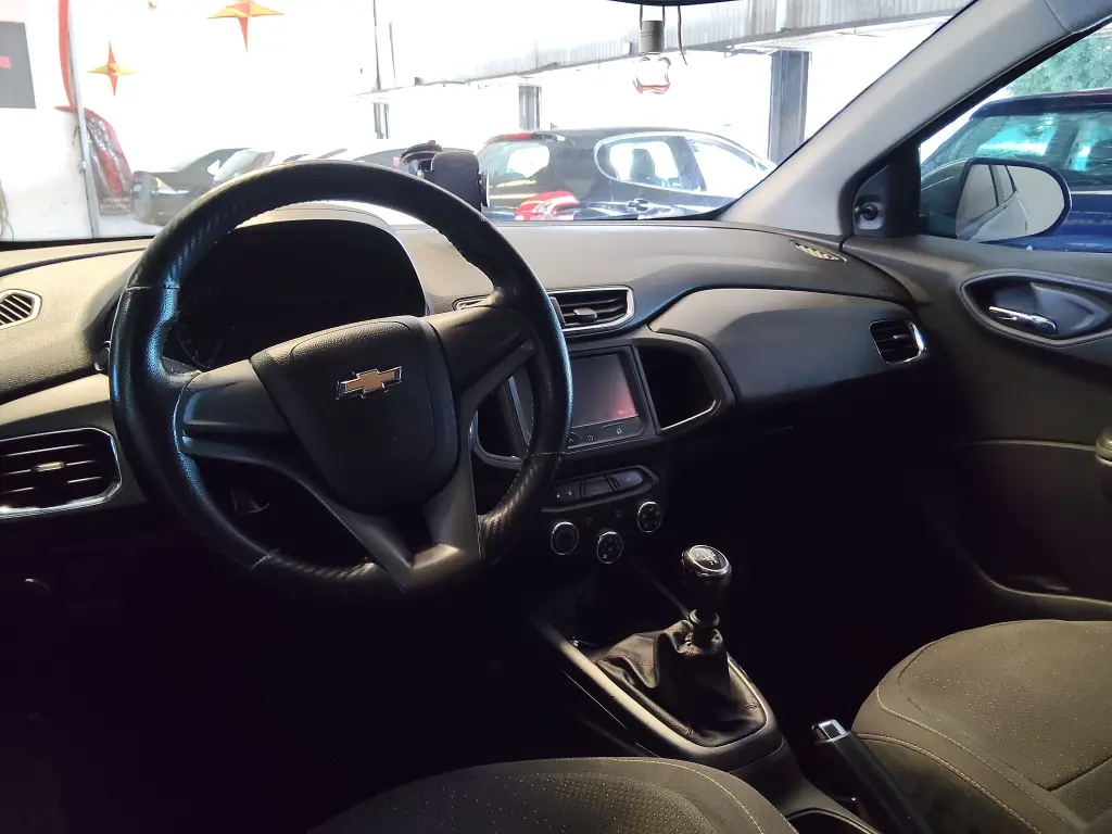 CHEVROLET Onix Hatch - Foto