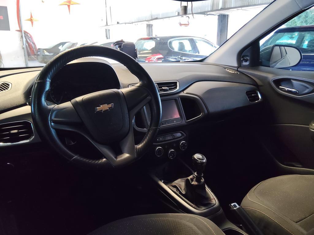 CHEVROLET Onix Hatch - Foto