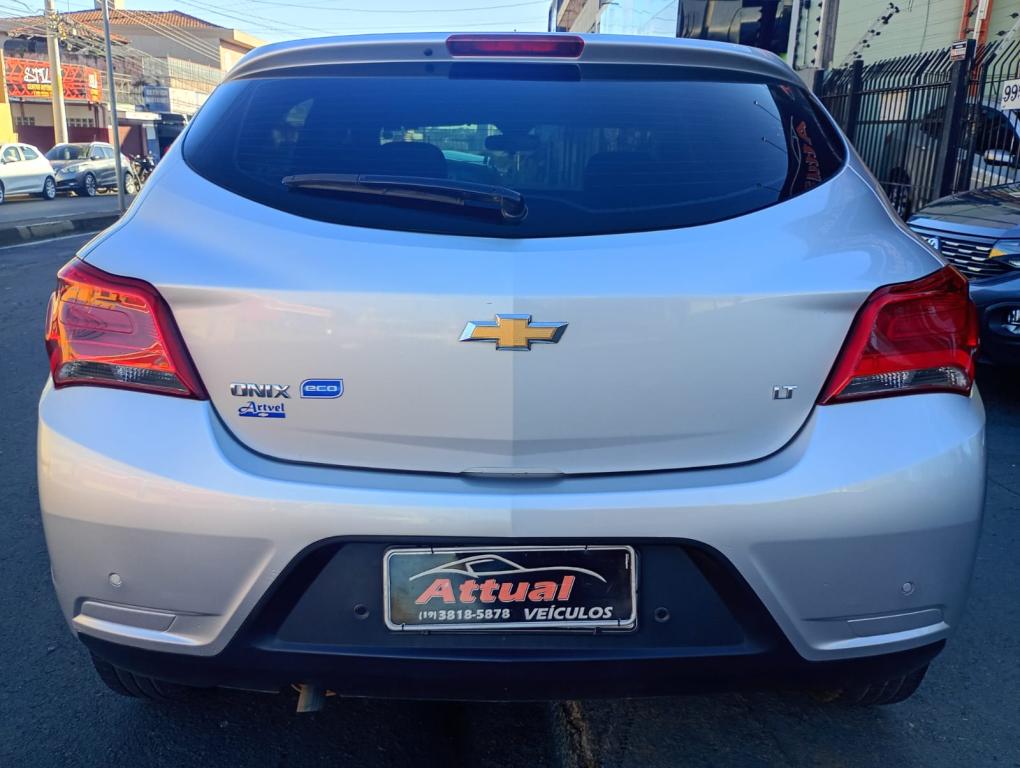 CHEVROLET Onix Hatch - Foto