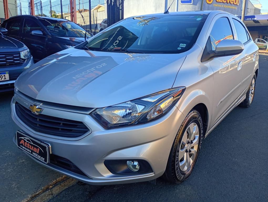 CHEVROLET Onix Hatch - Foto