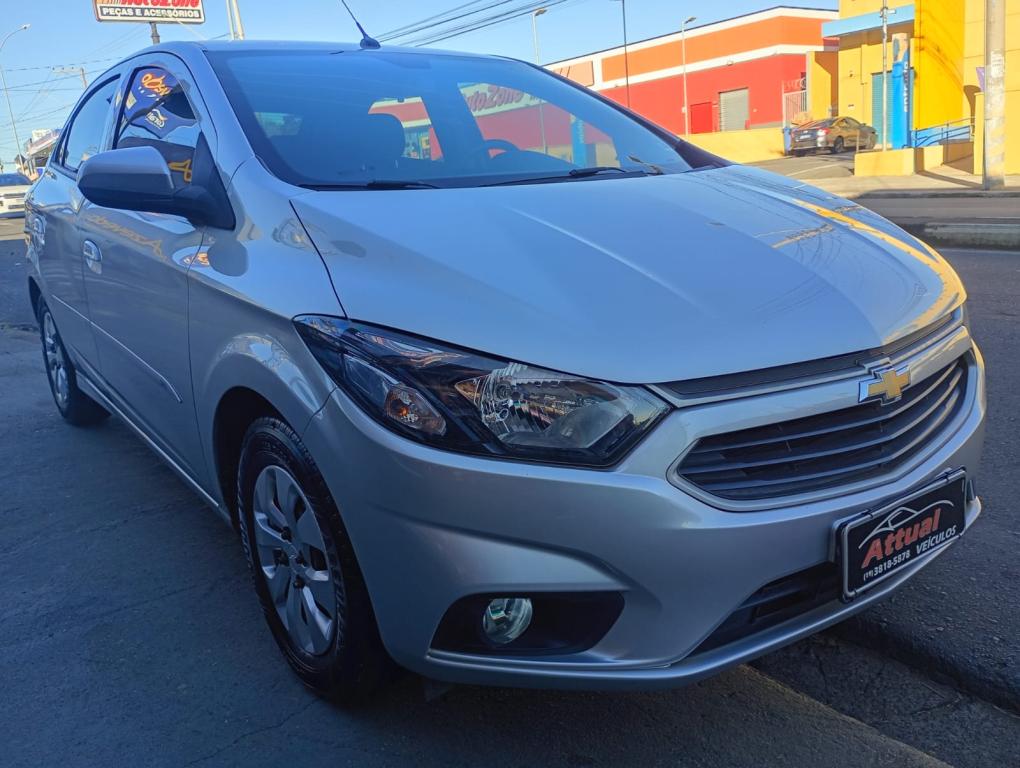 CHEVROLET Onix Hatch - Foto