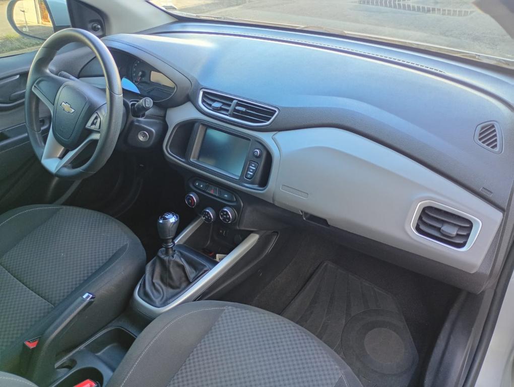 CHEVROLET Onix Hatch - Foto