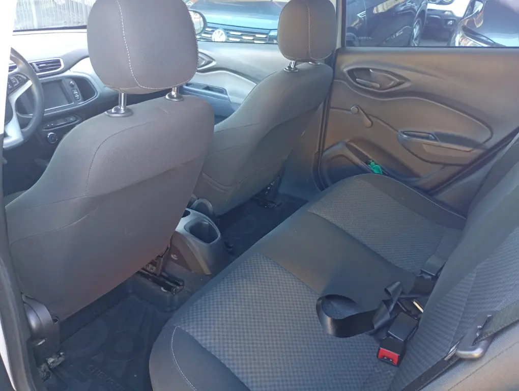 CHEVROLET Onix Hatch - Foto