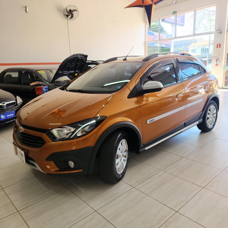 CHEVROLET Onix Hatch - Foto