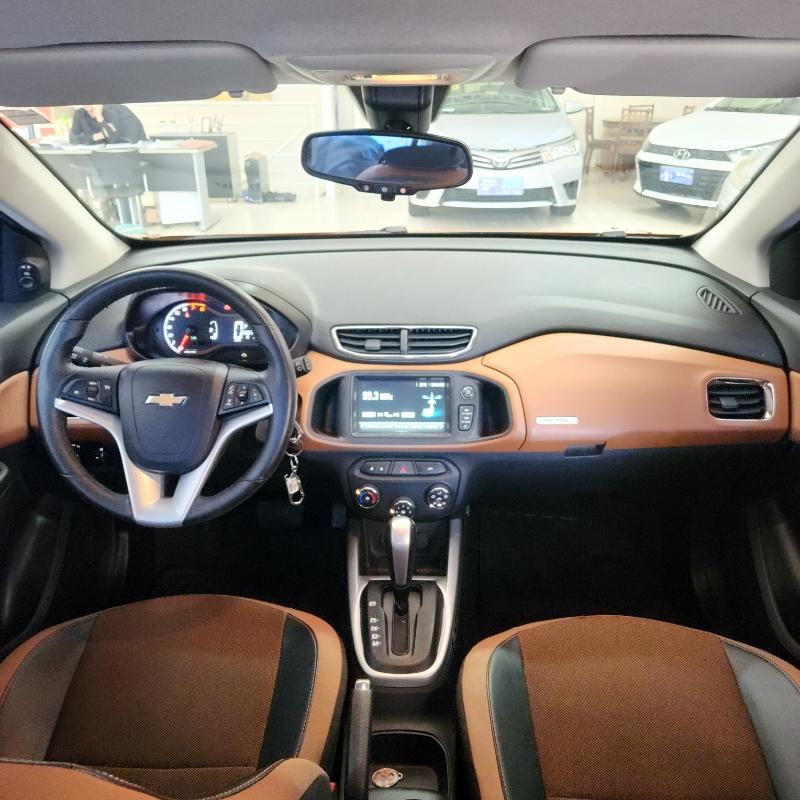 CHEVROLET Onix Hatch - Foto